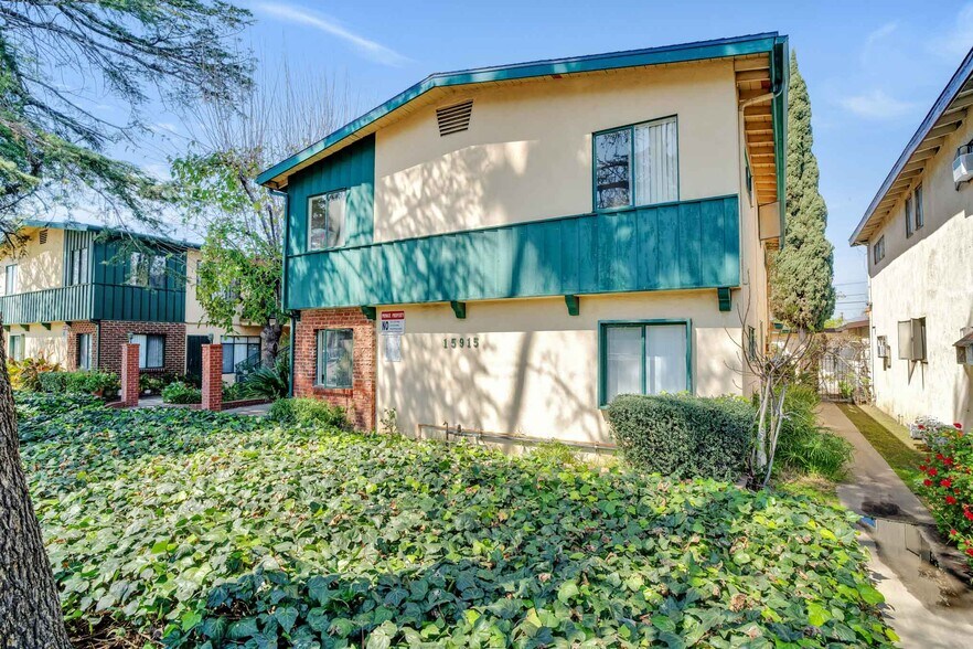 More Photos Of 15915-15919 Sherman Way, Van Nuys Apartments For Sale