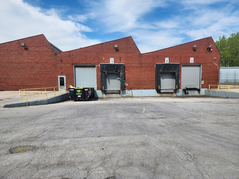 More Photos Of 1100 W 119th St, Chicago Warehouse For Lease
