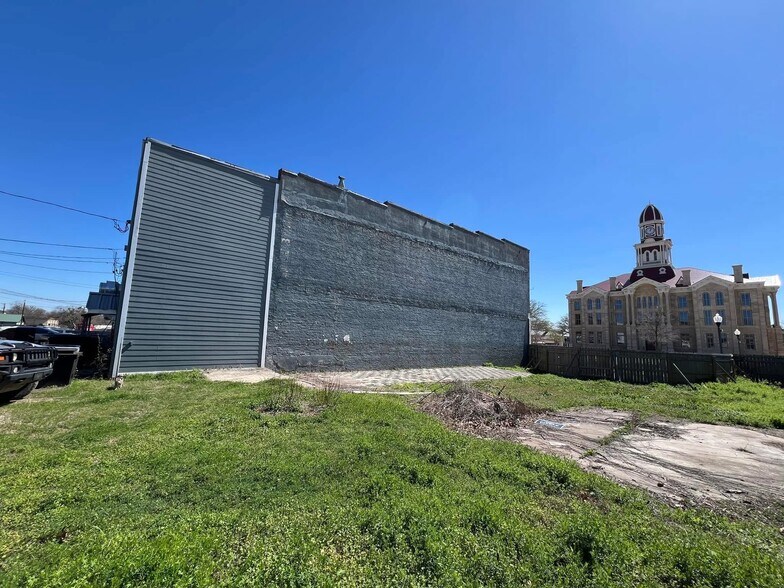 More Photos Of 119 E 5th St, Bonham Restaurant For Sale