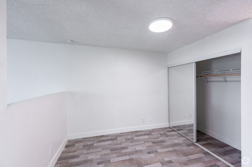 More Photos Of 557 Sierra Vista Dr, Las Vegas Apartments For Sale
