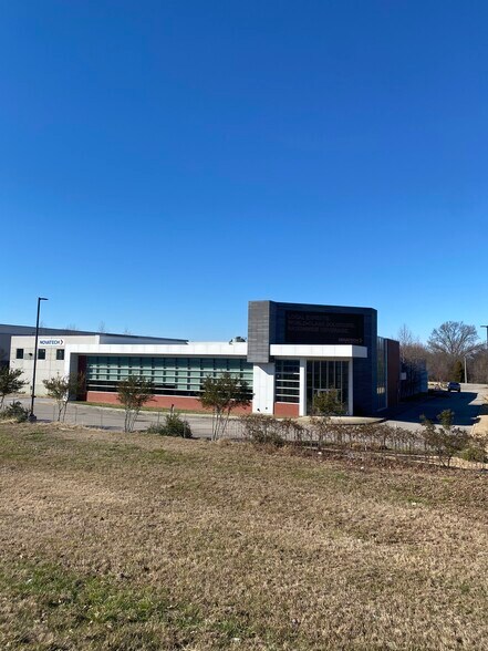 More Photos Of 7251 Appling Farms Pky, Memphis Warehouse For Lease