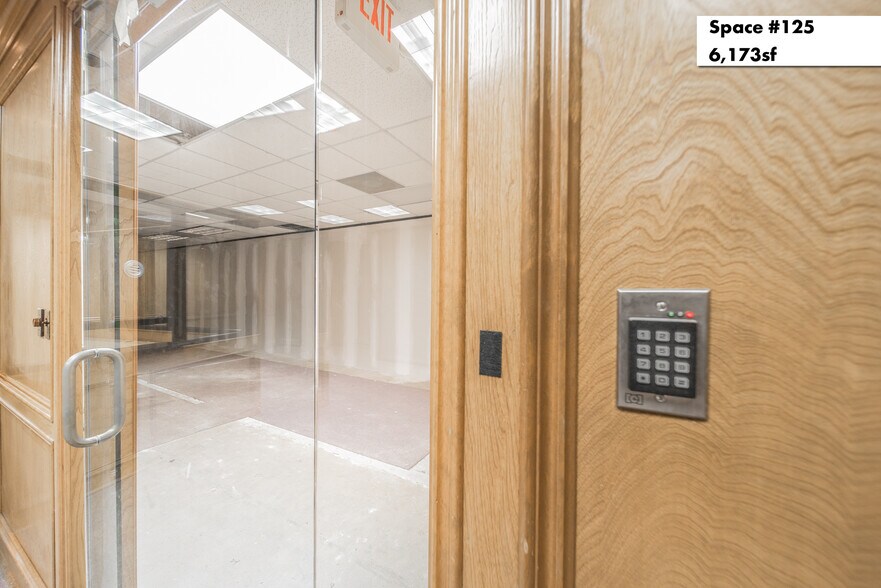 More Photos Of 1880 S Dairy Ashford Rd, Houston Office Residential For Lease