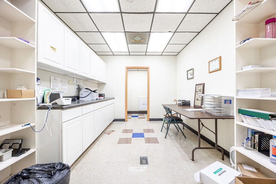 More Photos Of 1226 SW Main Blvd, Lake City Medical For Sale