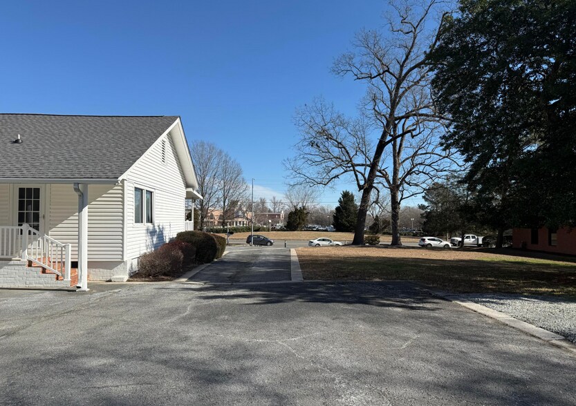 More Photos Of 4007 N Roxboro St, Durham Medical For Sale