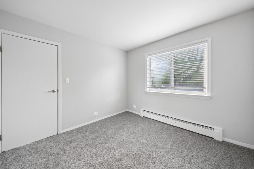 More Photos Of 211 N Lincolnway, North Aurora Apartments For Sale