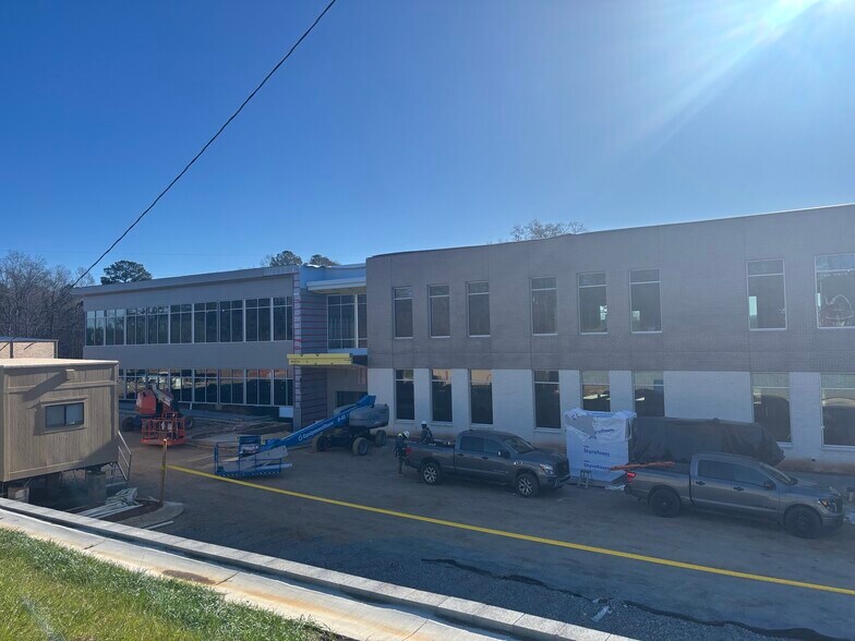 More Photos Of 7355 Main St, Woodstock Medical For Lease