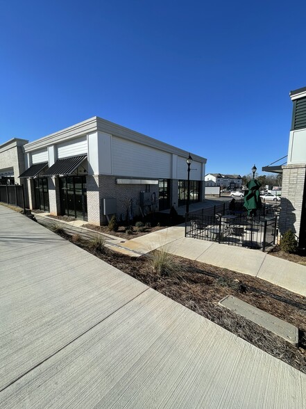 More Photos Of 3021 Stelfox St, Charlotte General Retail For Lease