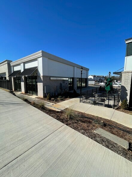 More Photos Of 3021 Stelfox - Unit D1 st, Charlotte General Retail For Lease