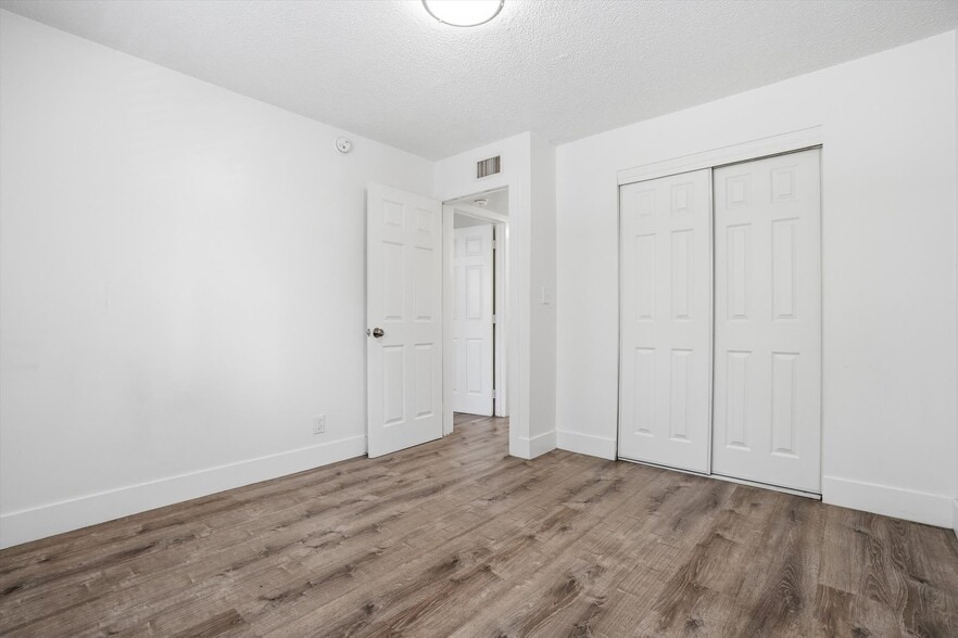 More Photos Of 2325-2331 Arthur St, Hollywood Apartments For Sale