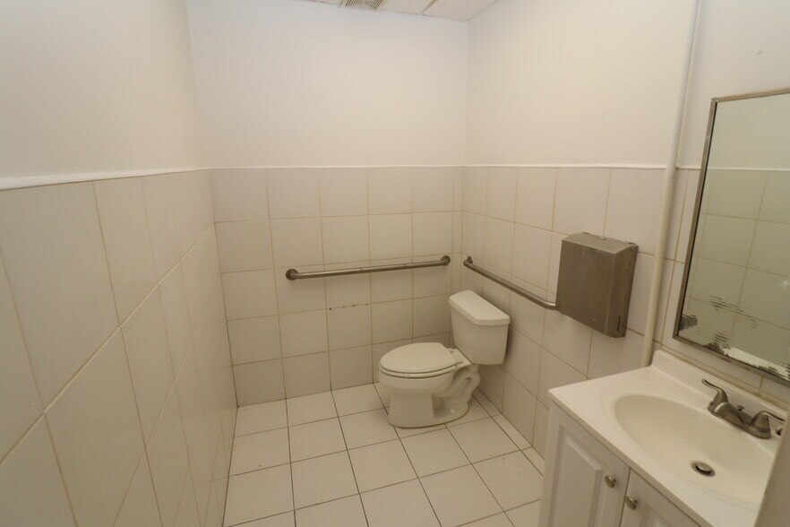 More Photos Of 6731-6765 Sunset Strip, Sunrise General Retail For Sale