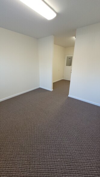 More Photos Of 3036-3040 E Tremont Ave, Bronx Office For Lease