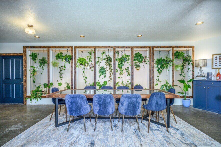 More Photos Of 475 NE 17th St, McMinnville Storefront For Sale