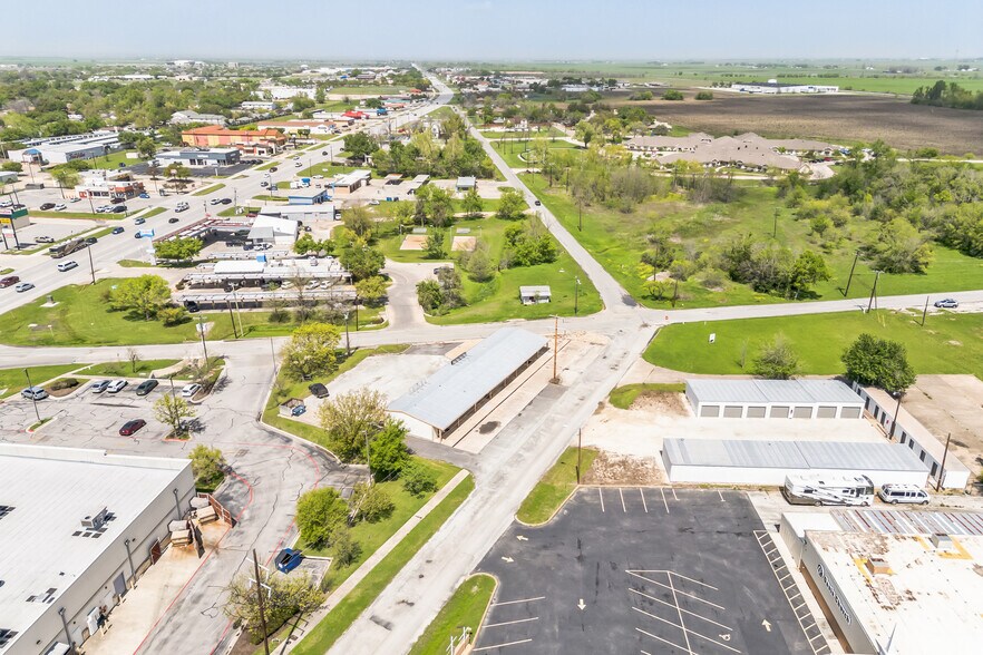 More Photos Of 1611 Old Granger Rd, Taylor Office For Lease