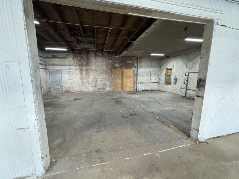 More Photos Of 1926 Howard St, Saint Joseph Industrial For Lease