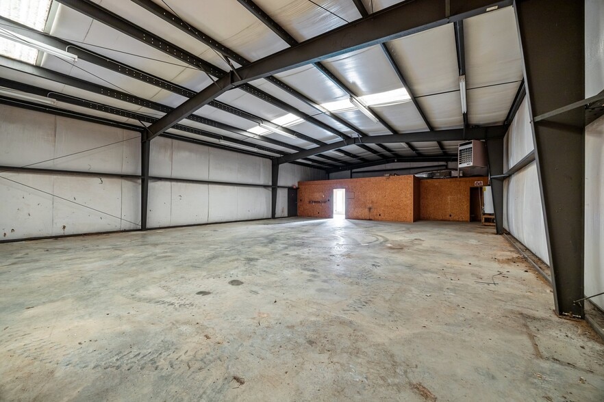 More Photos Of 808 E Parker St, Graham Industrial For Sale