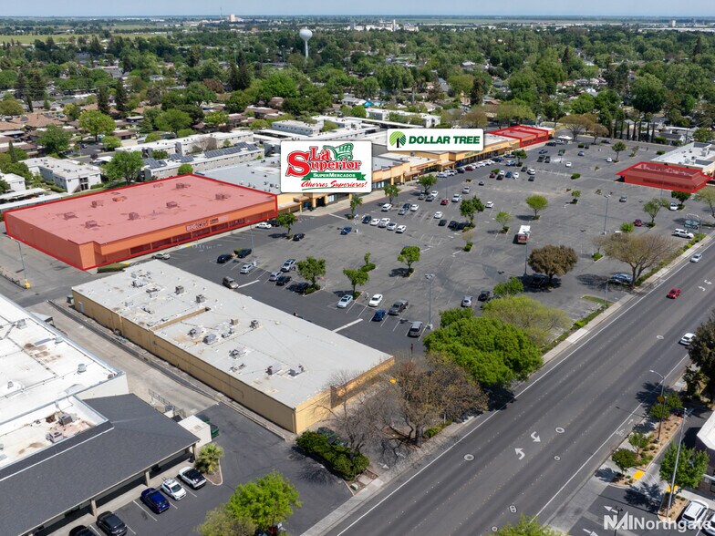 Primary Photo Of 6-52 W Court St, Woodland General Retail For Lease