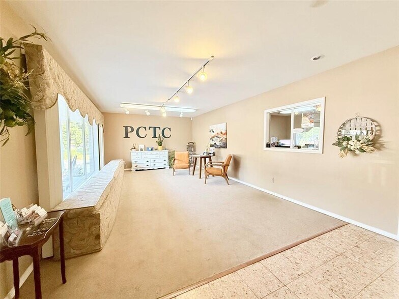 More Photos Of 2802 W Main St, Russellville Office For Sale