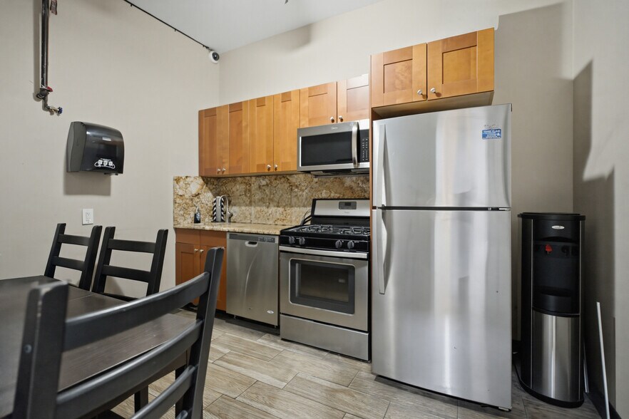 More Photos Of 2115 Jericho Tpke, New Hyde Park Manufacturing For Lease