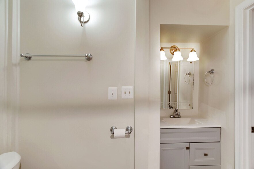 More Photos Of 36939 Charles Town Pike, Hillsboro Convenience Store For Sale