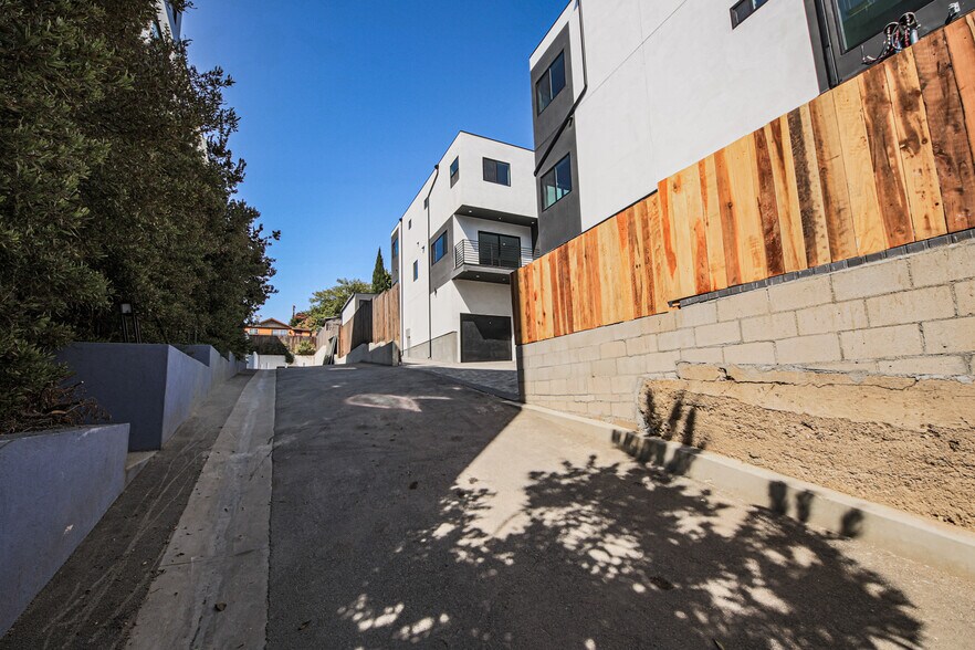 More Photos Of 2129 Aaron St, Los Angeles Apartments For Sale