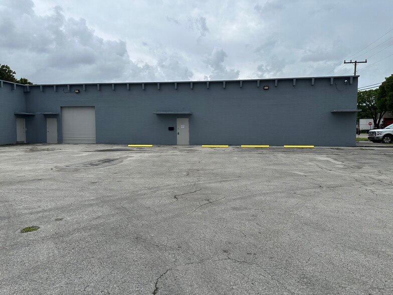 More Photos Of 6599 NW 74th Ave, Miami Warehouse For Lease