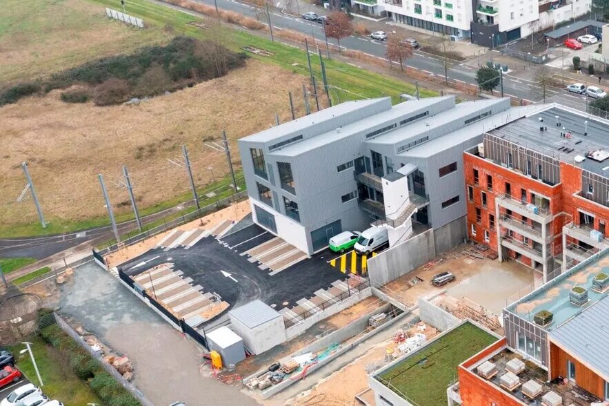 More Photos Of 180 Avenue Des Hauts De Saint-Aubin, Angers Light Manufacturing For Lease