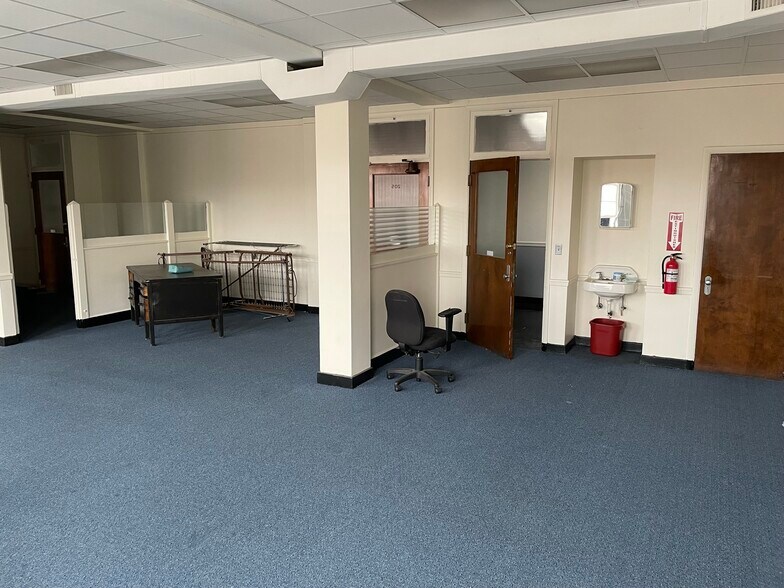 More Photos Of 30-44 East Ave, Pawtucket Storefront Retail Office For Lease