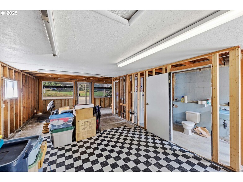 More Photos Of 2235 Broadway Ave, North Bend General Retail For Sale