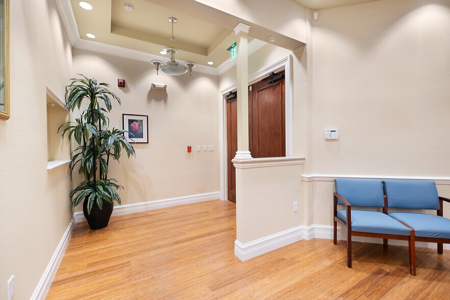 More Photos Of 3021 N Airport Pulling Rd, Naples Office For Sale