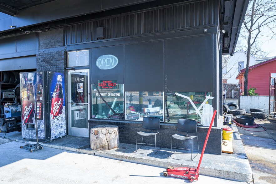 More Photos Of 1320 S Austin Ave, Denison General Retail For Sale