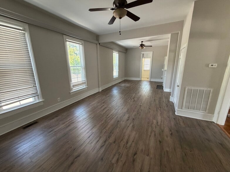 More Photos Of 701 Chestnut St, Bowling Green Office For Lease