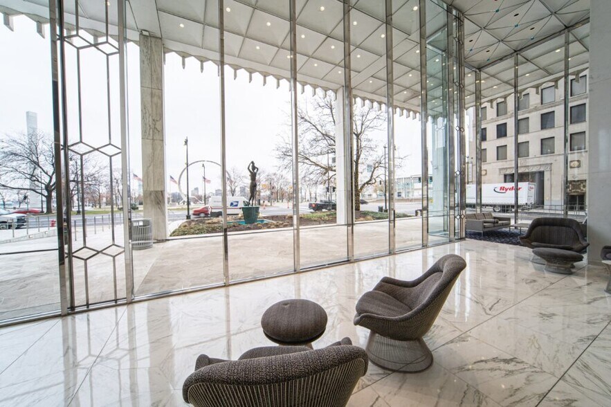 More Photos Of 1 Woodward Ave, Detroit Office For Lease