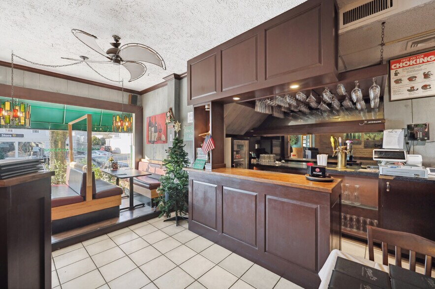 More Photos Of 21 Hill St, Southampton Restaurant For Lease