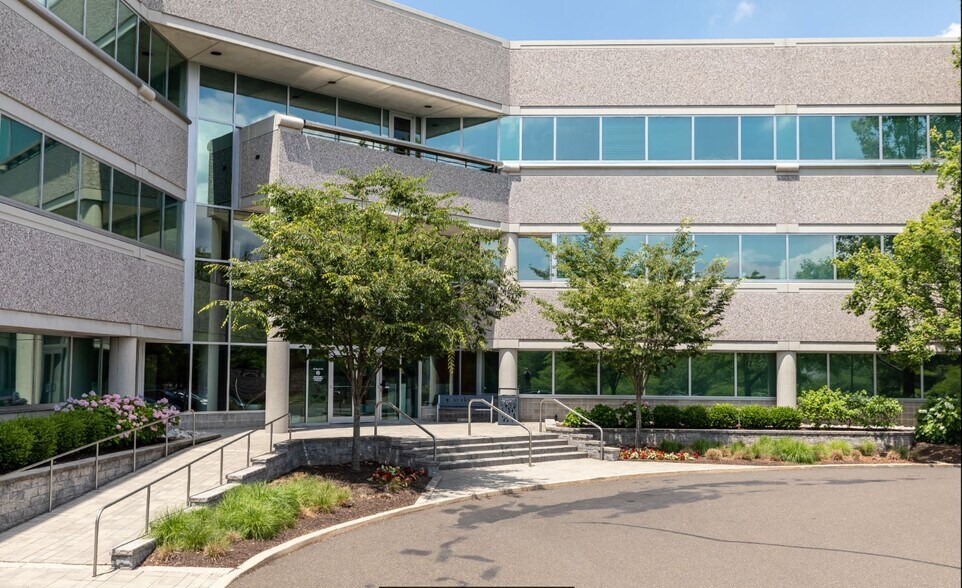 More Photos Of 2 Walnut Grove Dr, Horsham Township Office For Sale