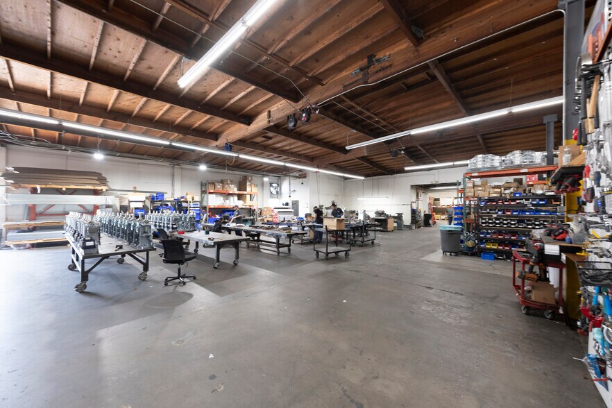 More Photos Of 7820 Gloria Ave, Van Nuys Warehouse For Sale