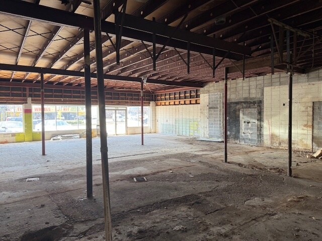 More Photos Of 8560 Long Point Rd, Houston Storefront For Lease