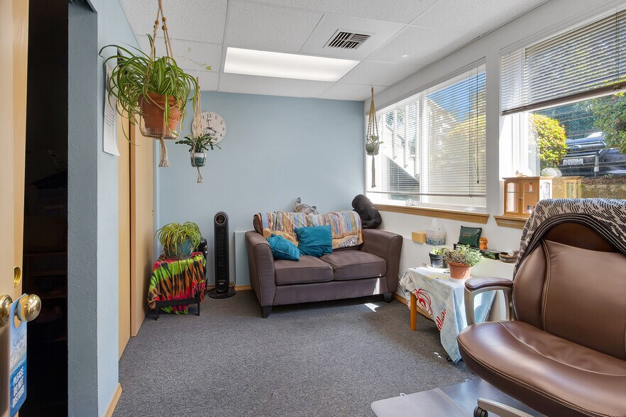 More Photos Of 104 Tremont Ave, Port Orchard Medical For Sale