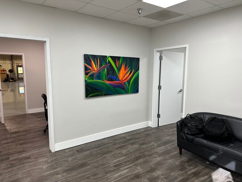 More Photos Of 128 Commercial Dr, Mooresville Warehouse For Lease