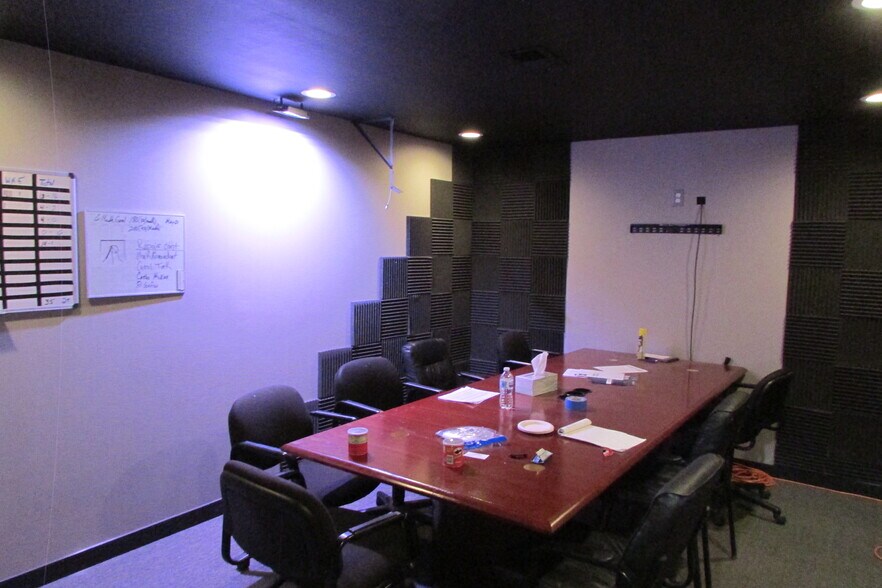 More Photos Of 7464-7472 Tyler Blvd, Mentor Flex For Lease