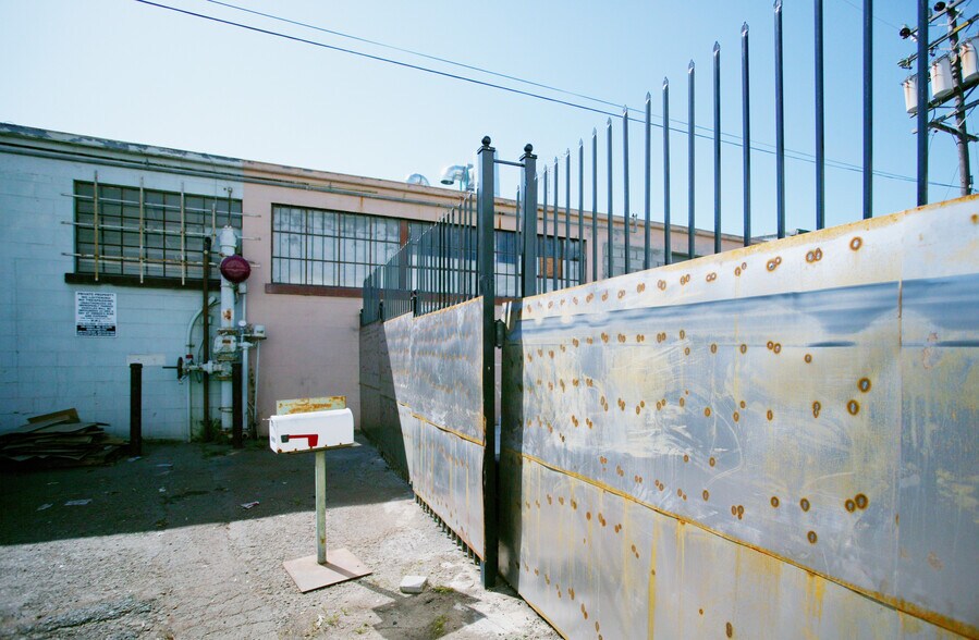 Primary Photo Of 611-619 85th Ave, Oakland Manufacturing For Sale