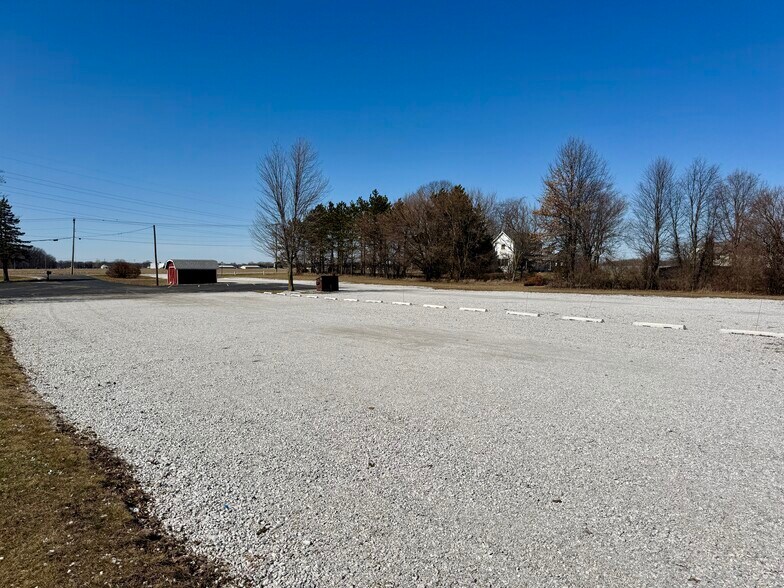 More Photos Of 2015 E Main St, Gas City Flex For Sale