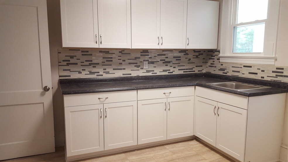 More Photos Of 3521 Monroe Rd, Charlotte Showroom For Lease