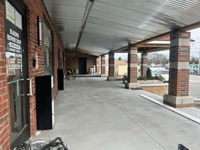 More Photos Of 861B Ashley Blvd, New Bedford Freestanding For Sale