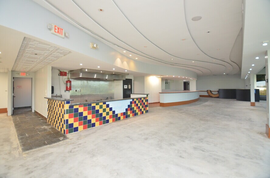 More Photos Of 7900 N Sam Houston Pky W, Houston Office For Lease