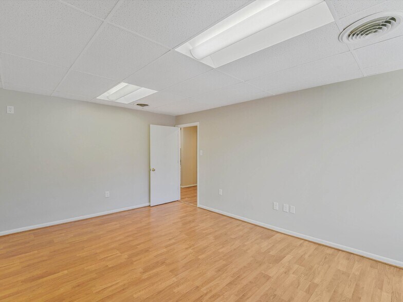 More Photos Of 311 Maple Ave W, Vienna Medical For Lease