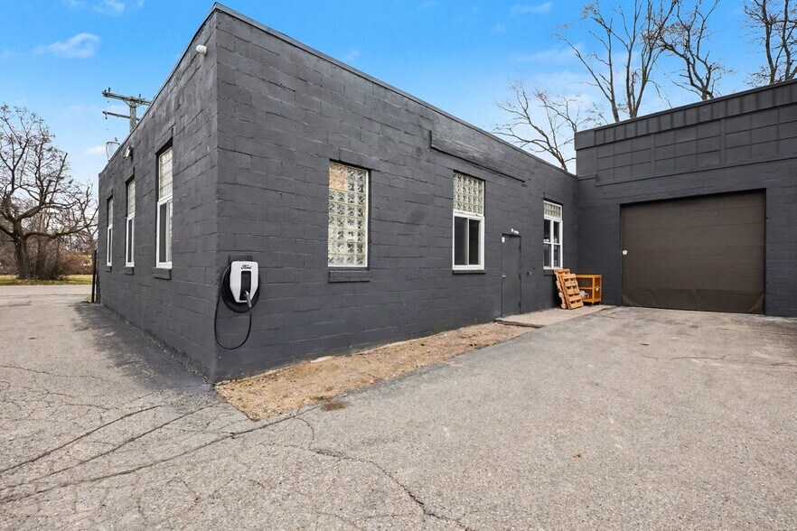 More Photos Of 5650 Jamestown Rd, Shelby Township Warehouse For Sale
