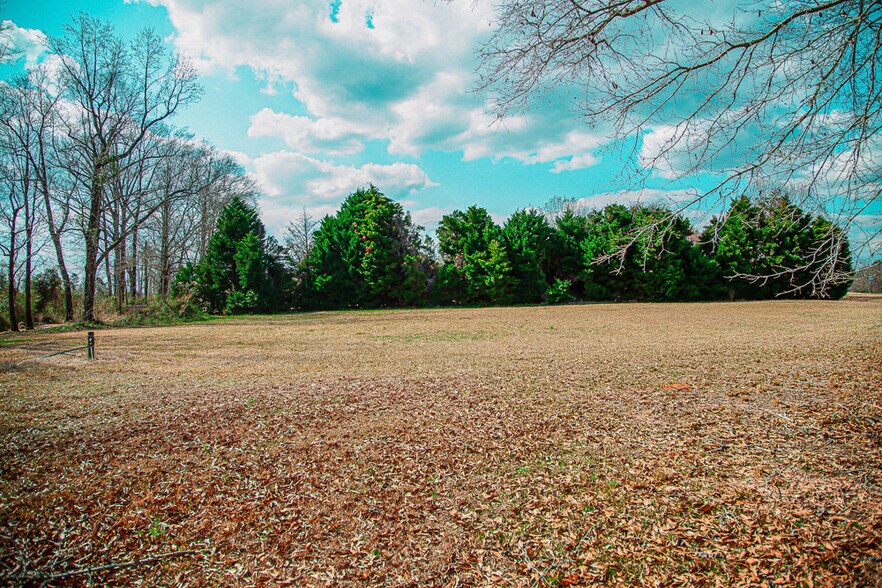 More Photos Of 2777 Hwy 83, Evergreen Service Station For Sale