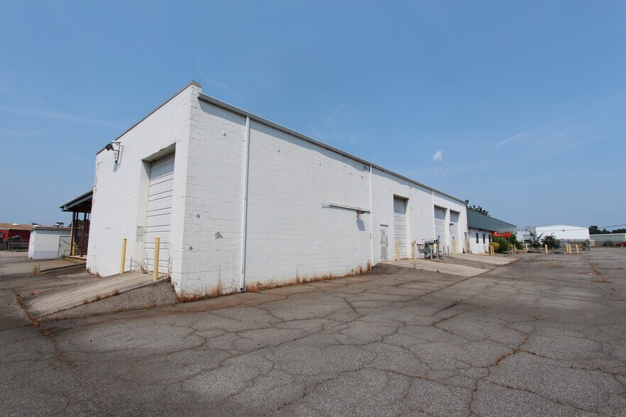 More Photos Of 805-807 Gust Ln, Portsmouth Manufacturing For Sale