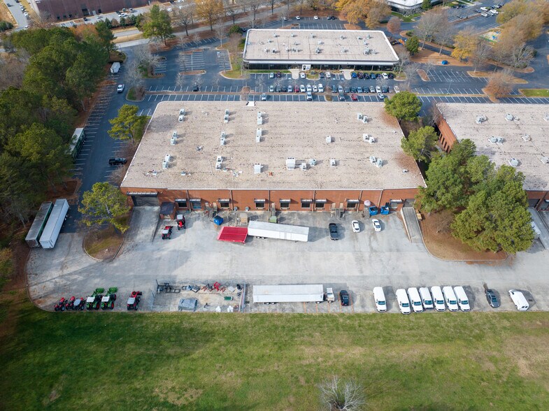 More Photos Of 4570 River Green Pky, Duluth Light Distribution For Lease