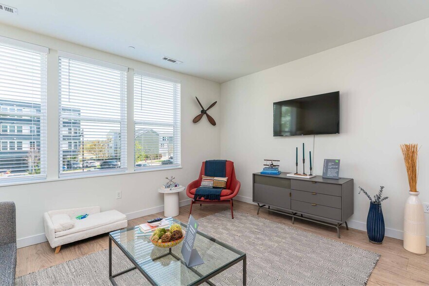 More Photos Of 10 Patriot Pky, South Weymouth Apartments For Lease